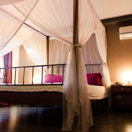 Hotel Bougainviller Кампала Екстериор снимка