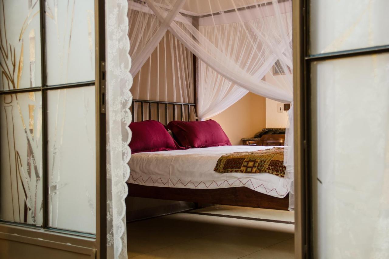 Hotel Bougainviller Кампала Екстериор снимка