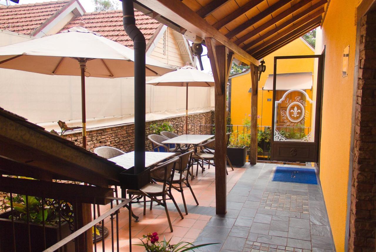 Hotel Bougainviller Кампала Екстериор снимка