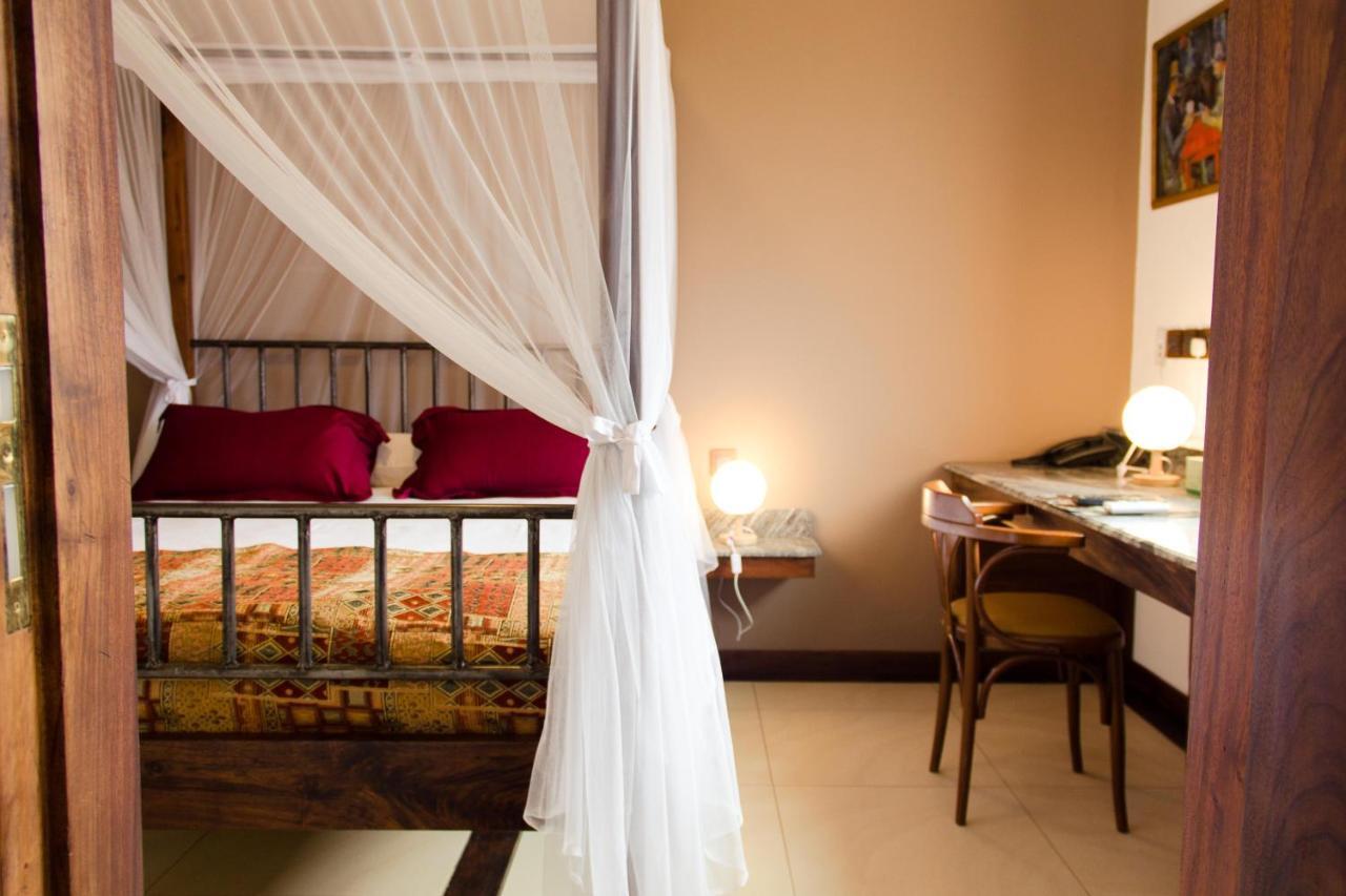 Hotel Bougainviller Кампала Екстериор снимка