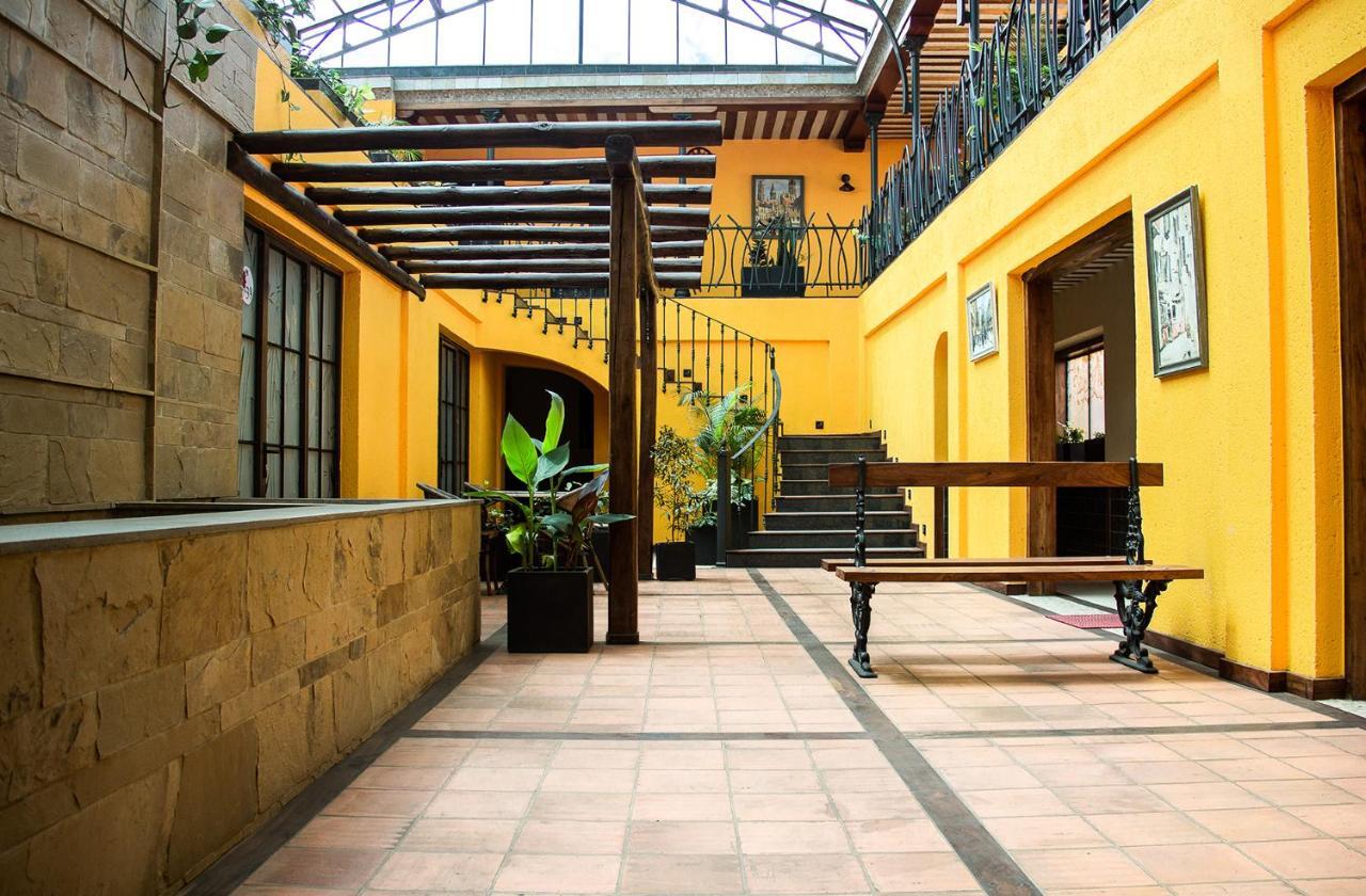 Hotel Bougainviller Кампала Екстериор снимка