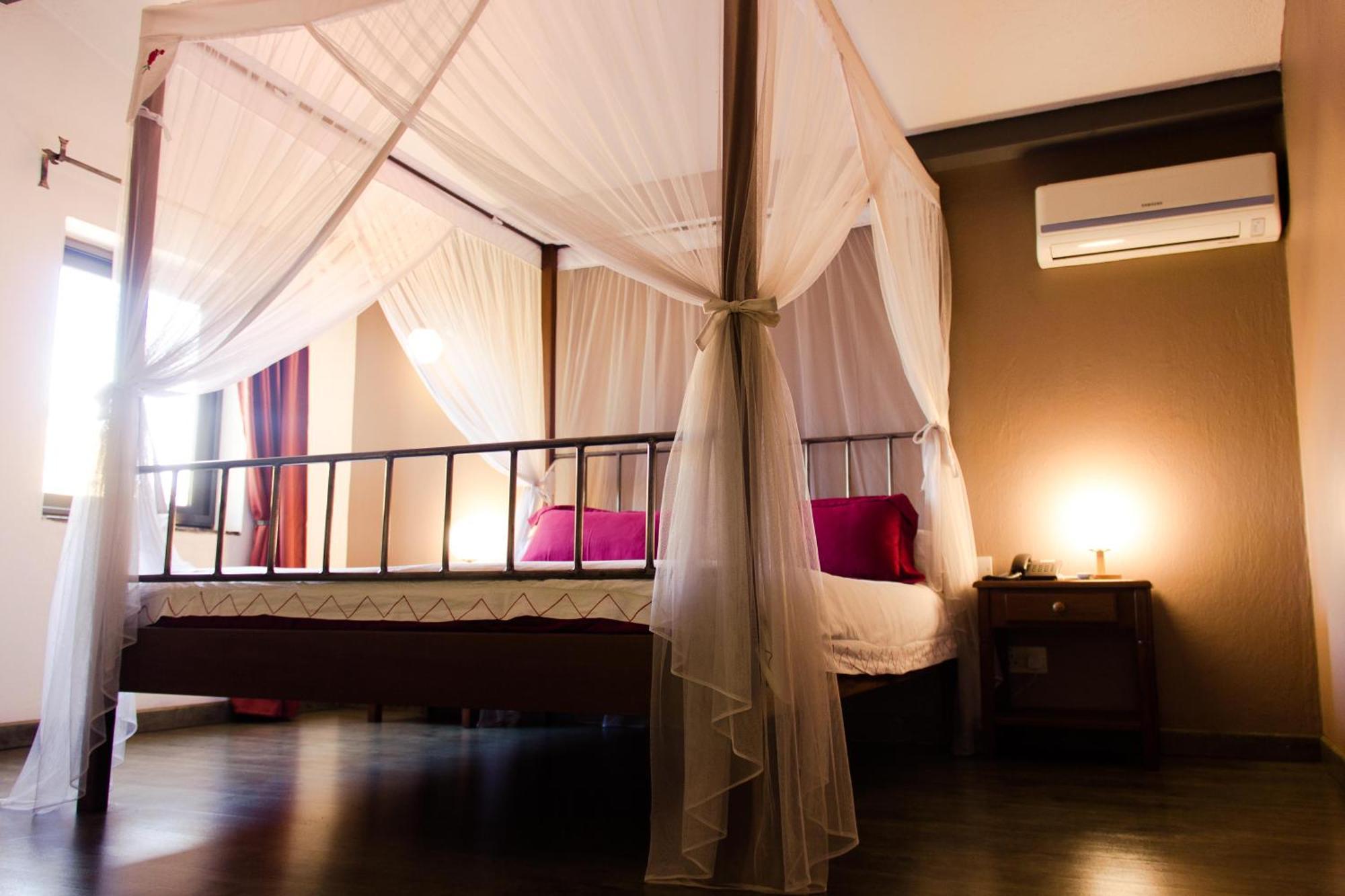 Hotel Bougainviller Кампала Екстериор снимка